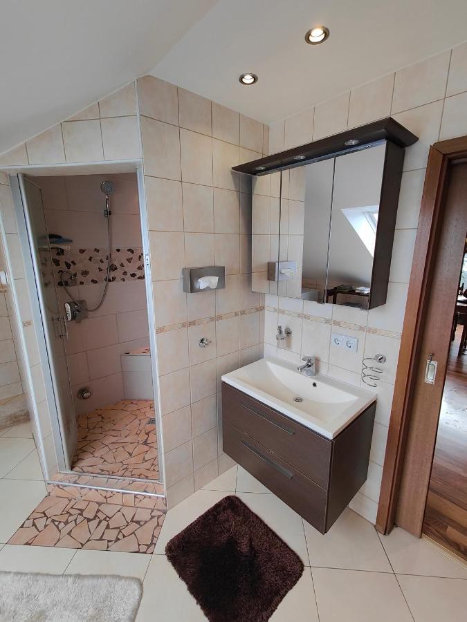 סארברוקן Komfort Ferienwohnung Biene מראה חיצוני תמונה